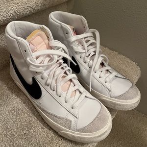 Womens Nike blazer mid size 8